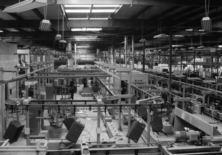 Wet enameling plant for cookers, boilers & washing machines