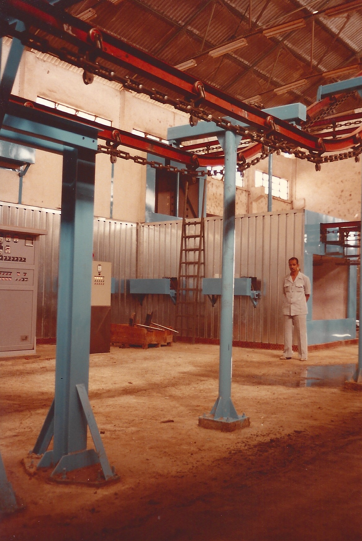 Electrical heated enameling furnace with dryer on top