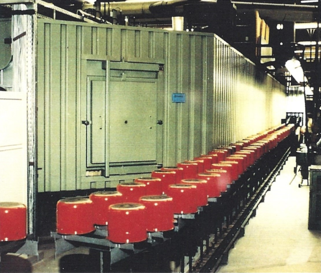 Enameling furnace with slot-in-bottom for cookware