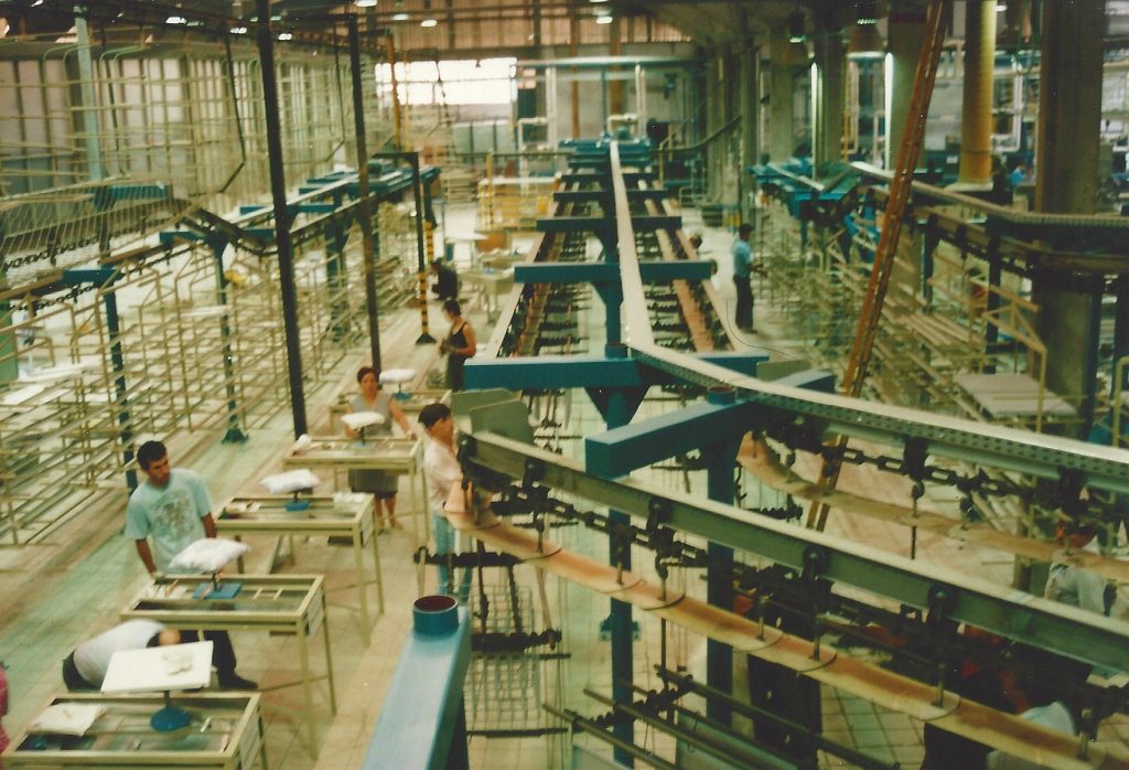 Traditional wet enameling plant for cooker parts